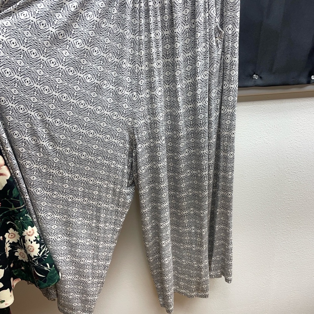 Maeve Anthro White Black White Print One Shoulder Flutter Sleeve Jumpsuit Sz M - Picture 3 of 7